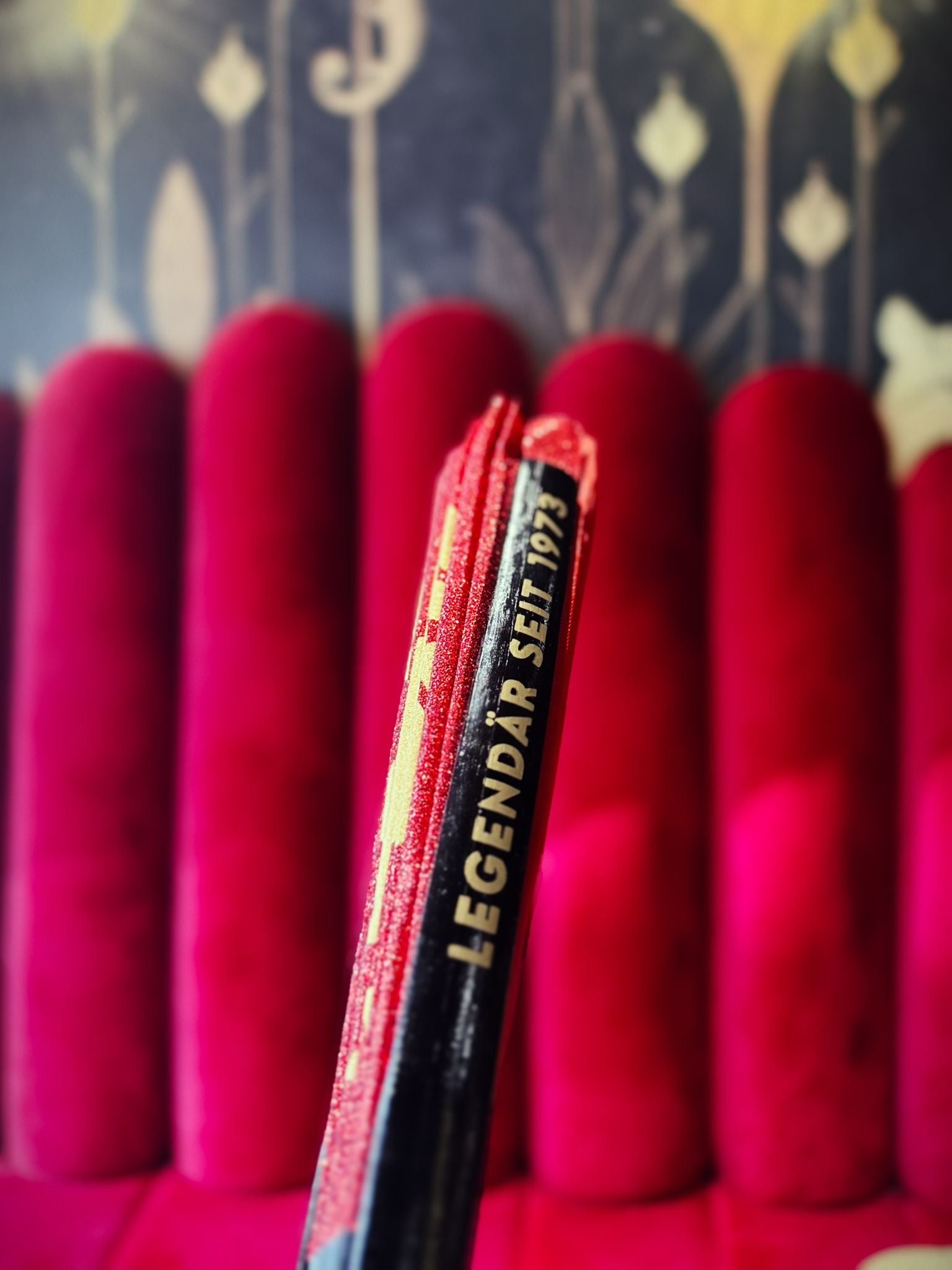 Pulverfass XL-Fächer „Legendär seit 1973“ – Glitzerrot & Gold